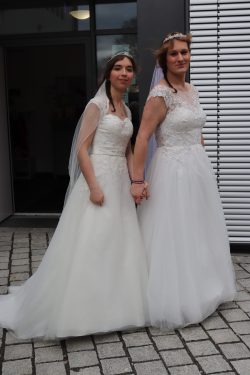 Noch bisschen Posen bevor wir gleich viel Sitzen 😊 Noch bisschen Posen bevor wir gleich viel Sitzen 😊