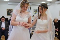 ...und dann bekommt natürlich auch Sara Ihren Ehering ...und dann bekommt natürlich auch Sara Ihren Ehering